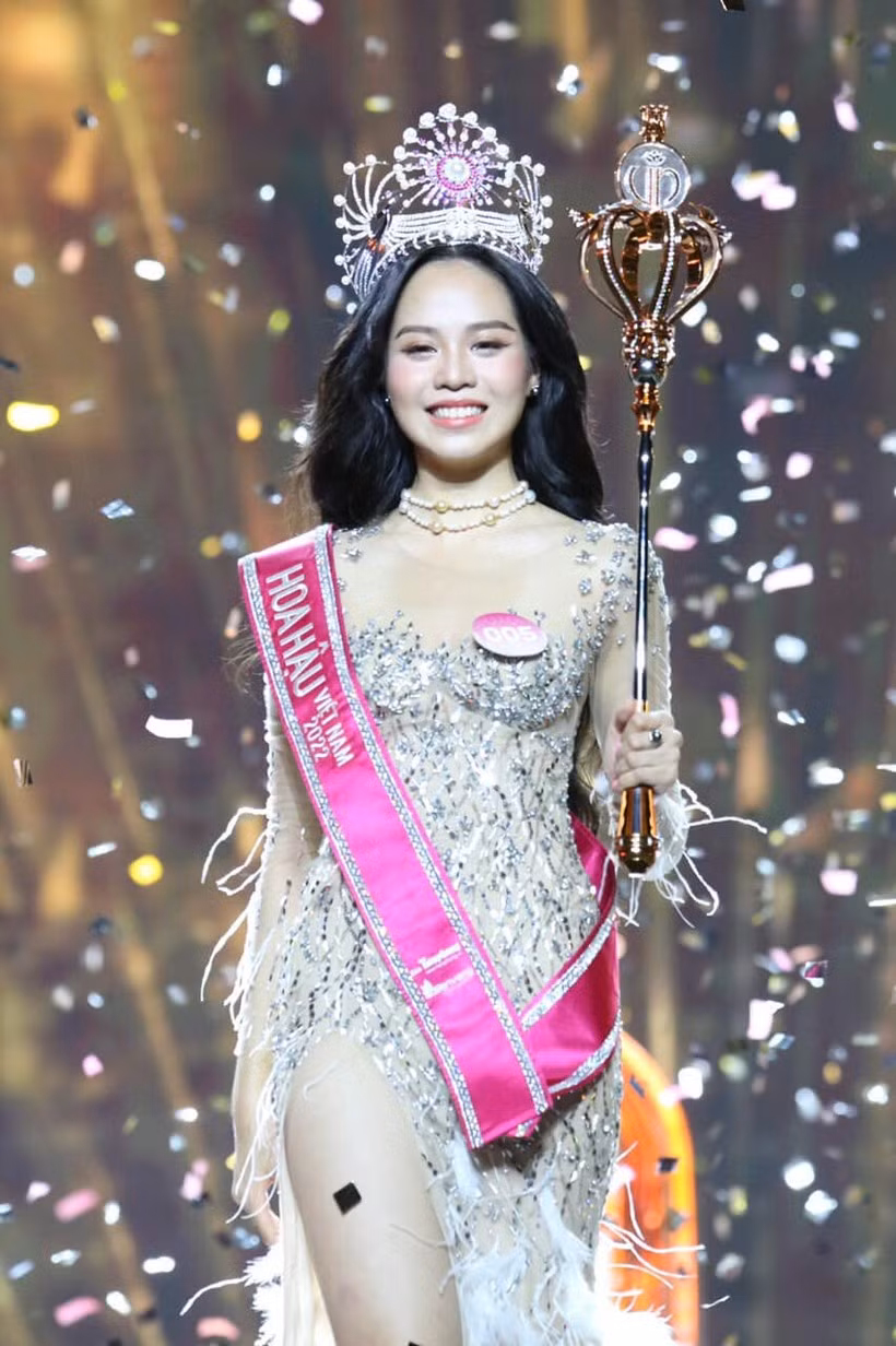 Huỳnh Thị Thanh Thủy đăng quang Hoa hậu Việt Nam 2022.