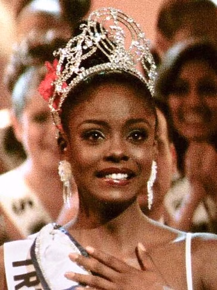 Năm 1998: Người đẹp Wendy Fitzwilliam đến từ Trinidad &amp; Tobago.