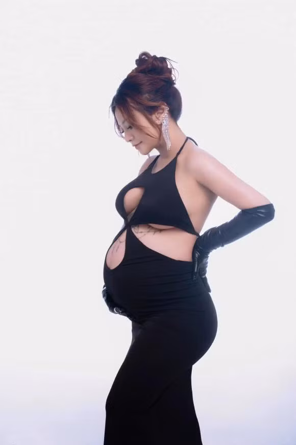 Nữ ca sĩ MiA đang mang thai con đầu lòng.
