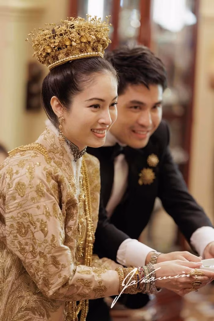 Hôm nay (1/3), cô đã chính thức tổ chức lễ kết hôn với bạn trai doanh nhân Oak Phakwa Hongyok.