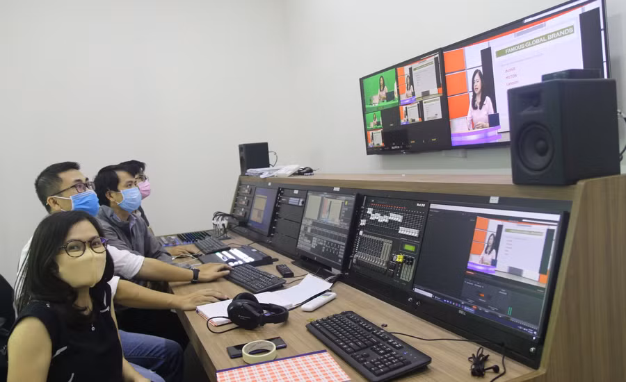 Hệ thống trường quay ảo (Studio) được trường ĐH Ngoại ngữ, ĐH Đà Nẵng triển khai ngay từ đợt dịch Covid - 19 lần thứ nhất đã được khai thác có hiệu quả trong dạy - học trực tuyến