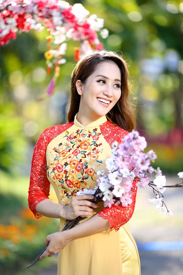 Gia đình Khánh Thi - Phan Hiển hạnh phúc du xuân