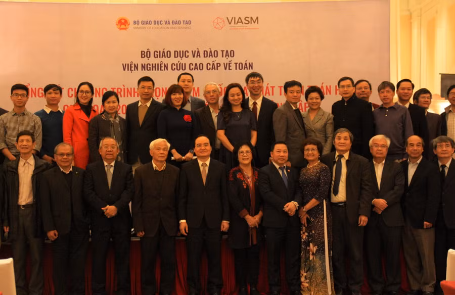 Các đại biểu tham dự buổi lễ.