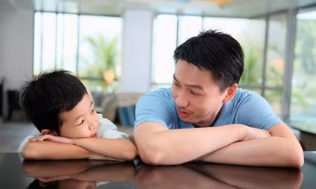 Trẻ có thể nói “cảm ơn” khi bày tỏ sự biết ơn. Ảnh minh hoạ.