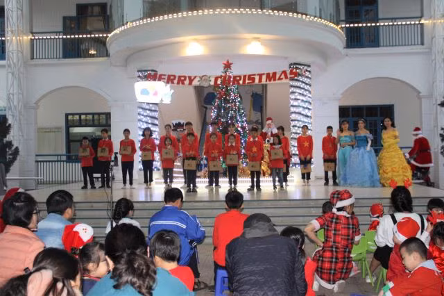 Những món quà nhỏ nhưng có ý nghĩa tinh thần lớn đối với học sinh Trường Chuyên biệt Bình Minh. Những món quà nhỏ nhưng có ý nghĩa tinh thần lớn đối với học sinh Trường Chuyên biệt Bình Minh.