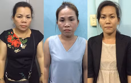 Trinh sat mat phuc bat 3 phu nu moc tui o duong hoa Nguyen Hue - Anh 1