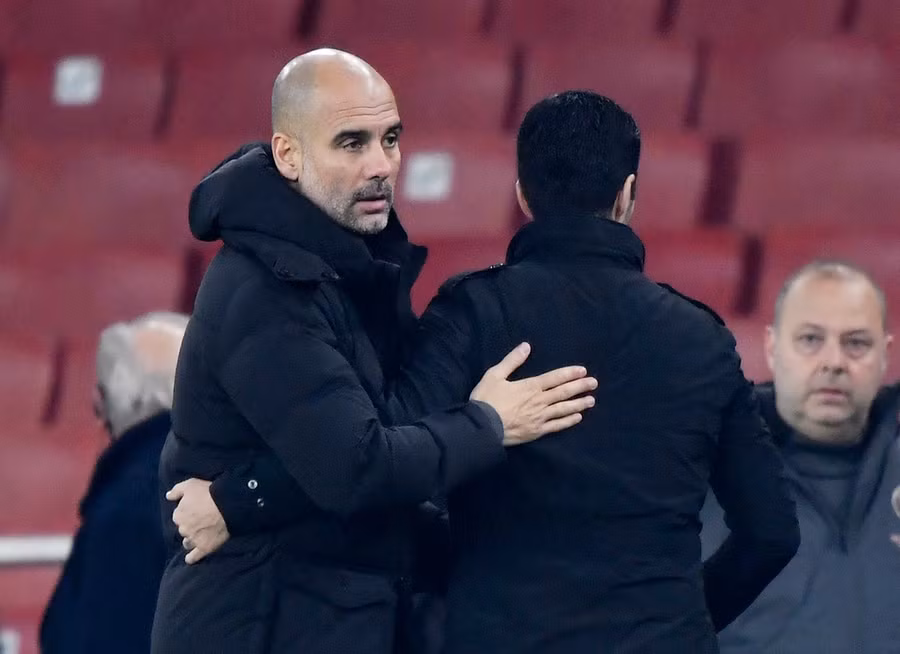 Man City giành quyền vào bán kết và vẫn tiếp tục hành trình bảo vệ chức vô địch League Cup. Theo Opta, thầy trò HLV Guardiola trở thành đội đầu tiên thắng 4 trận sân khách liên tiếp trước Arsenal trên mọi đấu trường, kể từ khi Chelsea làm được điều này từ năm 1960 đến 1965, với 6 trận thắng liên tiếp.