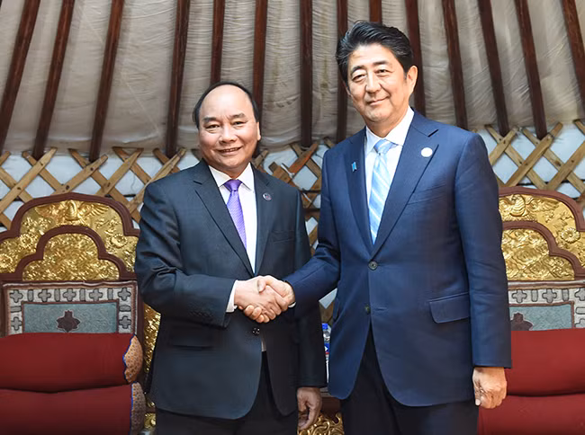 Thủ tướng Nguyễn Xuân Phúc gặp Thủ tướng Nhật Bản Shinzo Abe