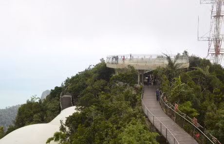 Cay cau bo hanh lo lung giua troi tai Langkawi - Anh 16