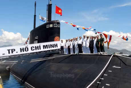 Toan canh 6 tau ngam kilo da ve Cam Ranh - Anh 4