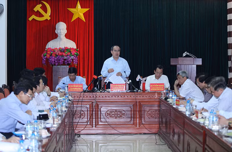 Chủ tịch Ủy ban Trung ương MTTQ Việt Nam Nguyễn Thiện Nhân khẳng định không thể để người dân đơn độc, tự tổ chức chống lại hiện tượng cát tặc. Ảnh: VGP/Thành Trung