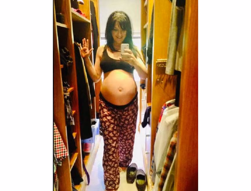 Chị Natalie khi mang thai con trai đầu lòng. 