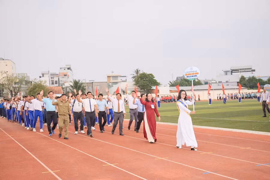 Các đoàn vận động viên tham dự Hội khỏe Phù Đổng và Hội thao Giáo dục Quốc phòng - An ninh. Các đoàn vận động viên tham dự Hội khỏe Phù Đổng và Hội thao Giáo dục Quốc phòng - An ninh.