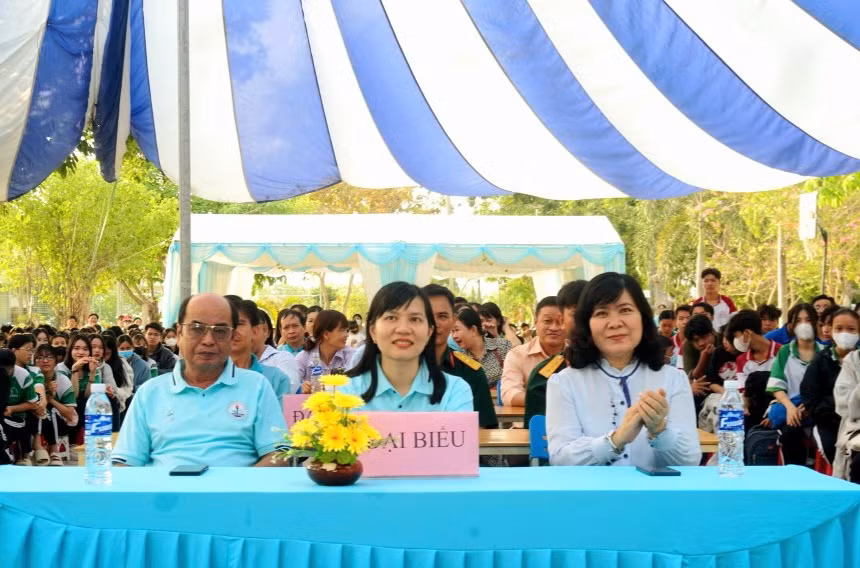 Đại biểu và học sinh tham dự Chuyên đề.