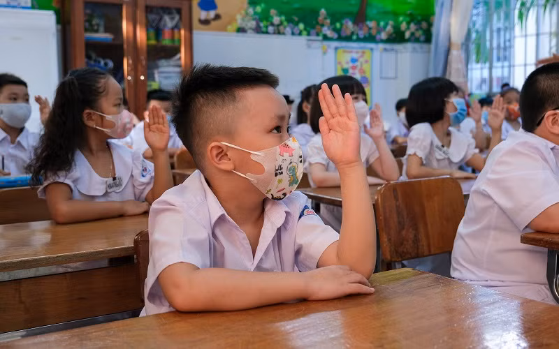 Ngay giờ học đầu tiên, các em học sinh đã mạnh dạn phát biểu.