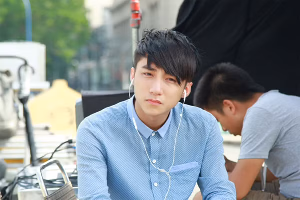 Sự thật việc Sơn Tùng, Hòa Minzy “ham danh” bỏ học