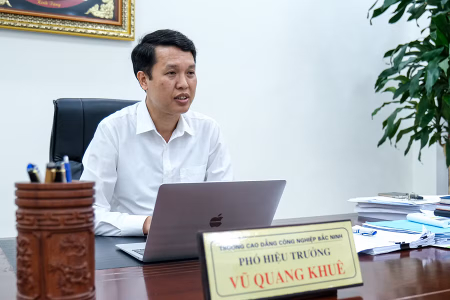 TS Vũ Quang Khuê trao đổi với Báo GD&TĐ. TS Vũ Quang Khuê trao đổi với Báo GD&TĐ.