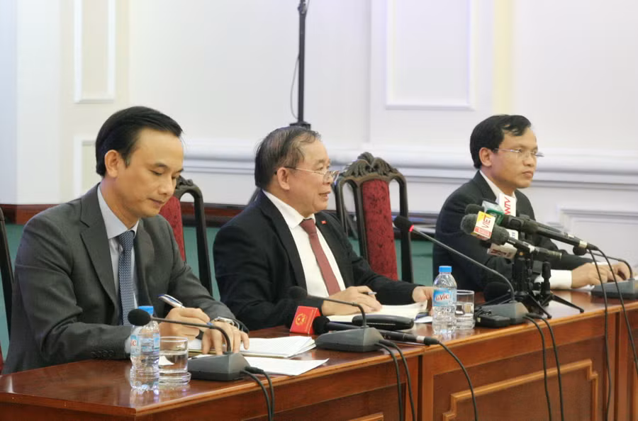 Họp báo tổng kết kỳ thi THPT quốc gia 2017. Ảnh Lê Việt Cường