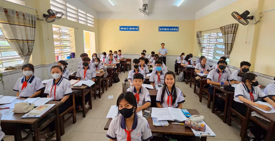 Học sinh lớp 9 Trường THCS Lê Bình (quận Cái Răng, TP Cần Thơ) trong giờ ôn thi. Ảnh: Q. Ngữ