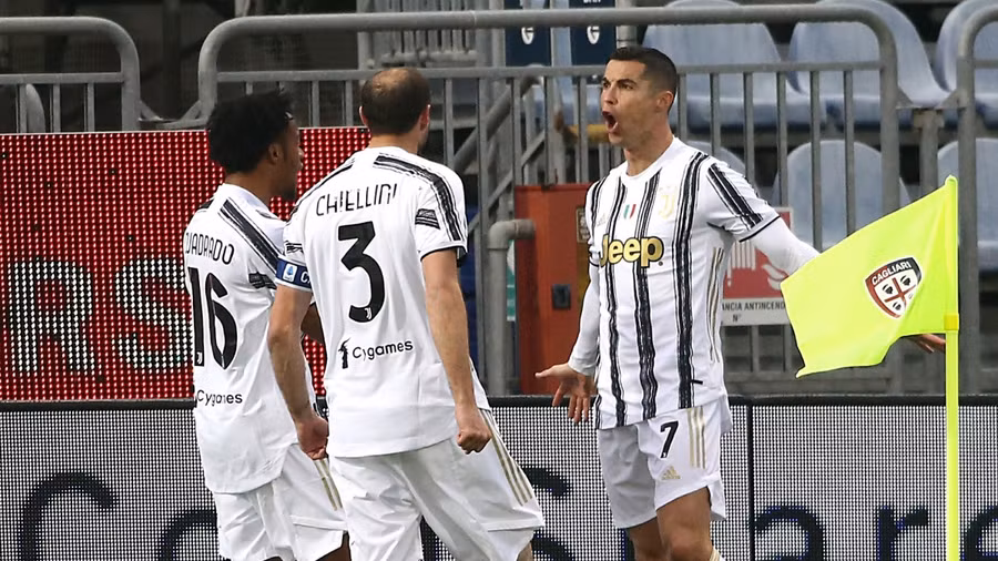 Ronaldo lập hat-trick chỉ trong hơn 20 phút đem về chiến thắng quan trọng cho Juventus. (Ảnh: Getty).