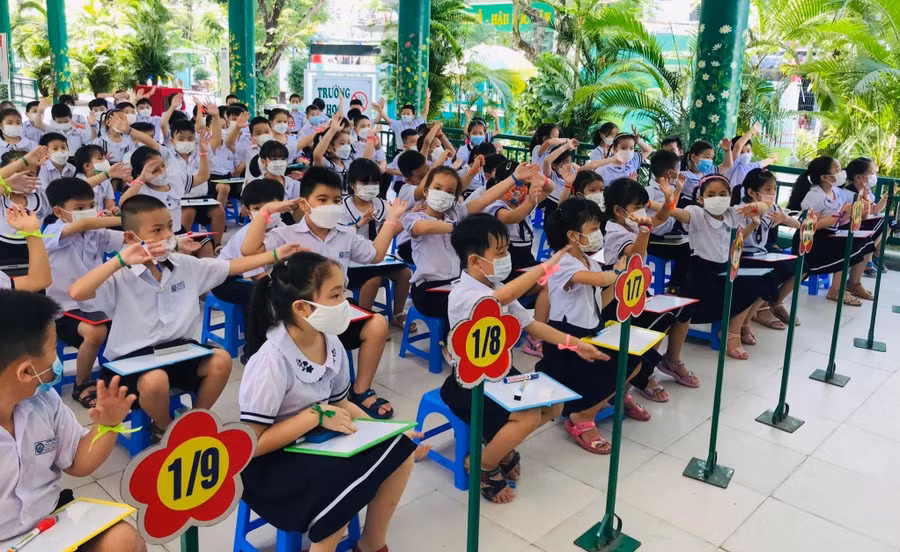 Năm học 2022 – 2023, học sinh Trường Tiểu học Núi Thành (quận Hải Châu, TP Đà Nẵng) sẽ chỉ học 9 buổi/tuần thay vì 10 buổi như trước đây. Năm học 2022 – 2023, học sinh Trường Tiểu học Núi Thành (quận Hải Châu, TP Đà Nẵng) sẽ chỉ học 9 buổi/tuần thay vì 10 buổi như trước đây.