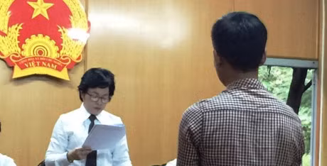 Tai xe linh an khi xe may tu nga truoc dau oto - Anh 1