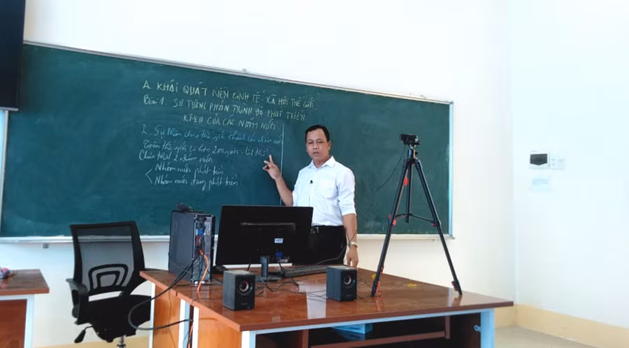 Nhà trường, giáo viên vừa dạy học, vừa rút kinh nghiệm để việc học trực tuyến đạt hiệu quả.