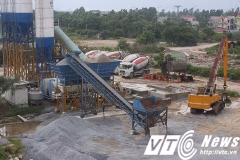Hai trạm trộn bê tông đại náo chân cầu nghìn tỷ: Ngang nhiên xây dựng trạm điện riêng để hoạt động