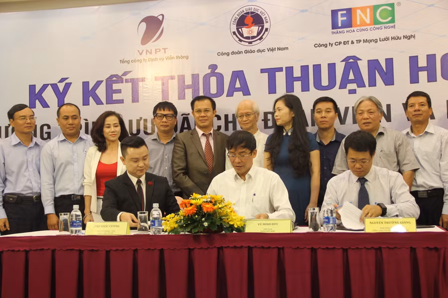 Lễ kí kết được diễn ra rất trang trọng 