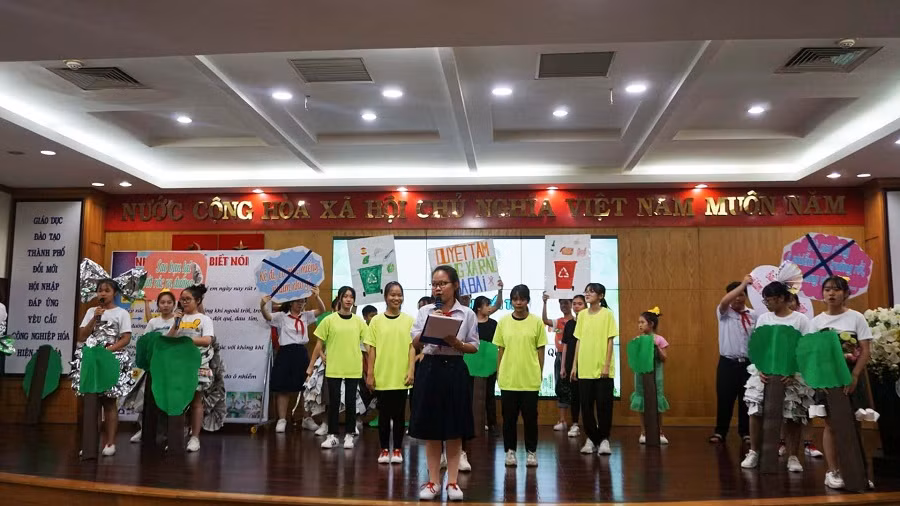 Mỗi học sinh sẽ là một tuyên truyền viên trong cuộc vận động "Người dân TP.HCM không xả rác ra đường và kênh rạch vì thành phố sạch và giảm ngập nước".