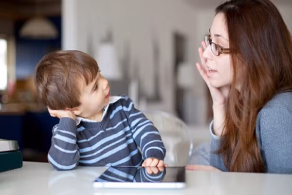 Tuyệt chiêu trị “bệnh” nói nhiều của trẻ ảnh 2