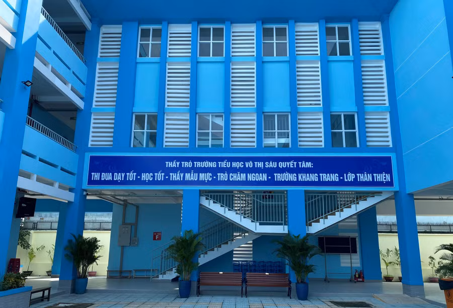 Năm học 2022-2023, Trường Tiểu học Võ Thị Sáu (quận Gò Vấp) xây mới thêm 11 phòng học đã góp phần giảm áp lực sĩ số. Năm học 2022-2023, Trường Tiểu học Võ Thị Sáu (quận Gò Vấp) xây mới thêm 11 phòng học đã góp phần giảm áp lực sĩ số.