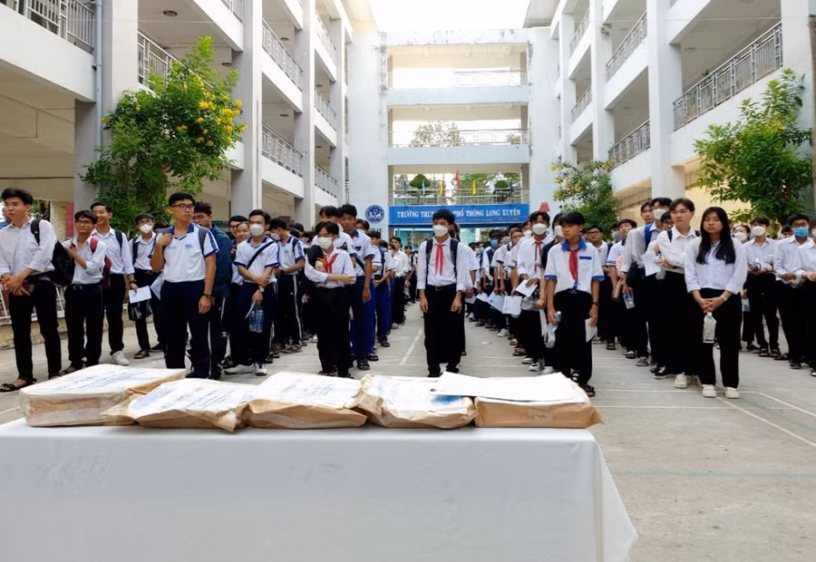 Gần 390 thí sinh tham dự kỳ thi.