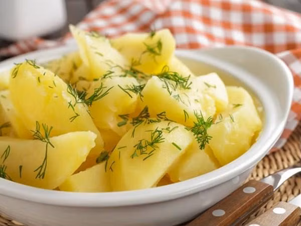 Cứ lót dạ những thực phẩm này trước khi uống rượu bia thì đảm bảo tiệc tùng thâu đêm cũng không say ảnh 2