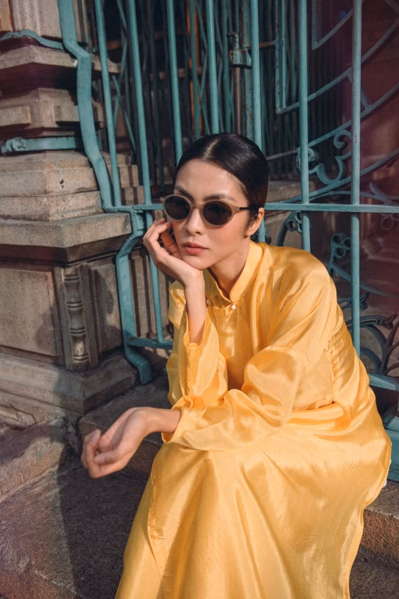 Đăng lại ảnh áo dài năm ngoái, Hà Tăng thú nhận: "Từ nhỏ Huệ đã thích Tết, thích mặc áo dài, thích bao lì xì đỏ, thích mai, tắc, đào...".