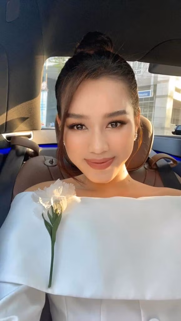 Hoa hậu Đỗ Thị Hà về Việt Nam sau thời gian điều trị Covid-19 ảnh 1