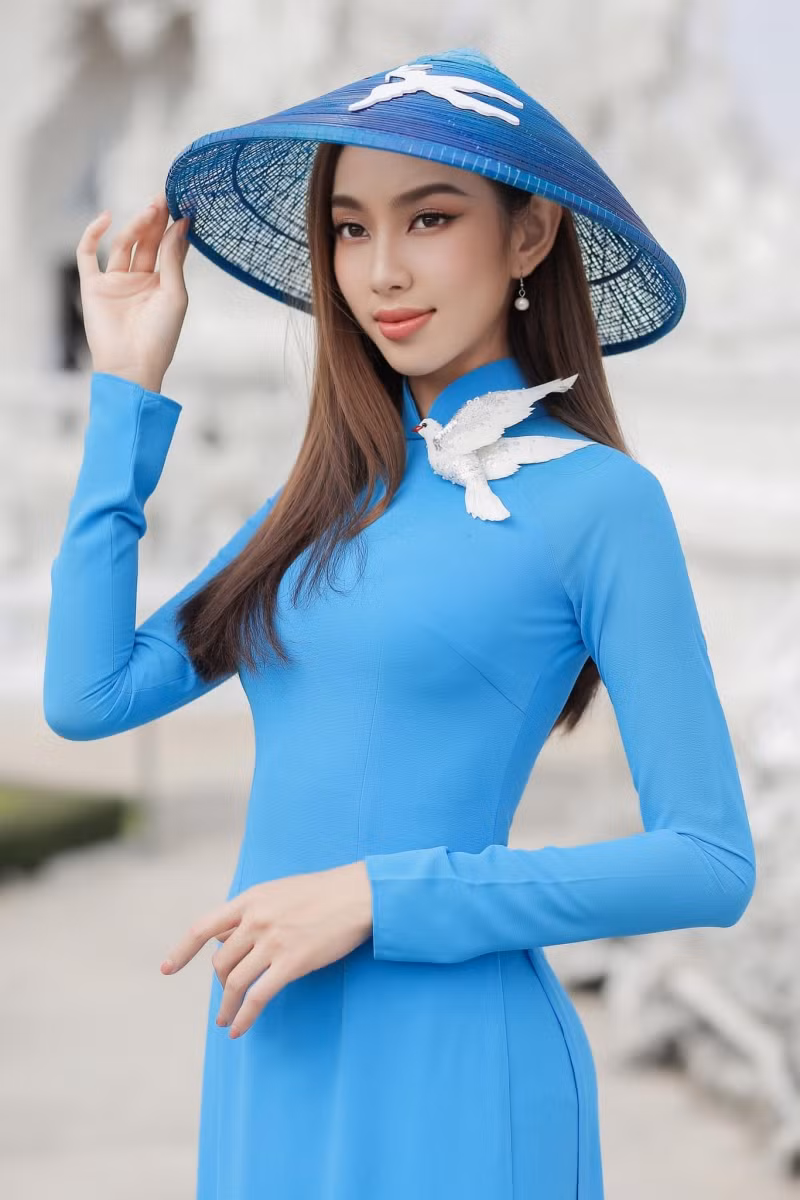 Thùy Tiên trở thành Hoa hậu Hòa bình Quốc tế đầu tiên được mang vương miện thật về nước ảnh 1