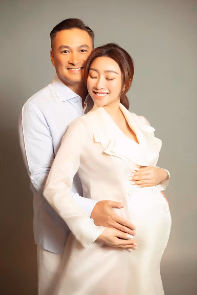 Vợ chồng Chi Bảo - Lý Thùy Chang vừa chào đón thêm một thành viên nhí.