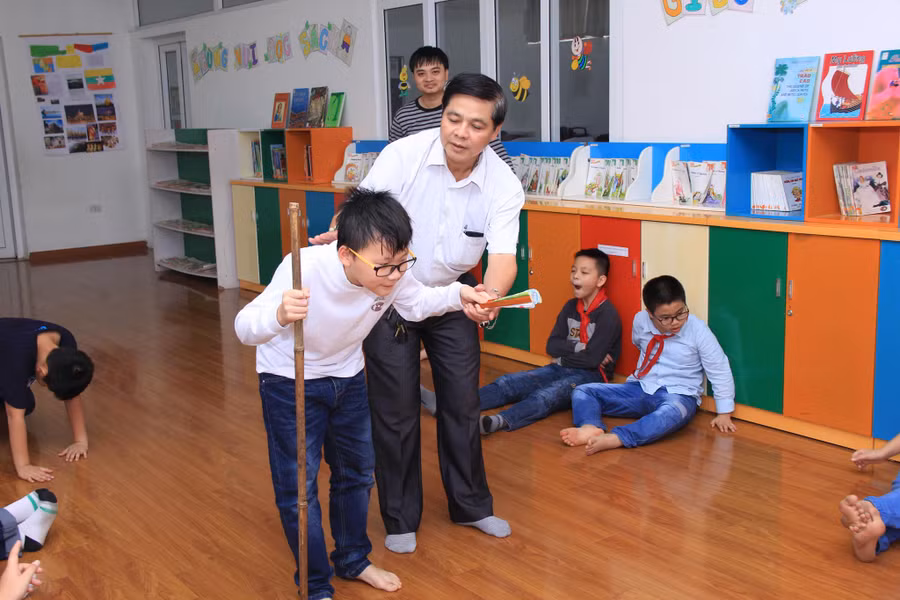 Tiết dạy hát chèo, quan họ tại Trường Tiểu học Đoàn Thị Điểm – Hà Nội được học sinh hào hứng đón nhận. Ảnh: NTCC