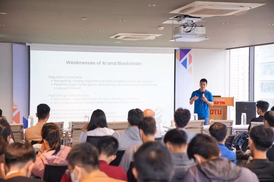 Một số chuyên đề được trình bày bởi các diễn giả hàng đầu về công nghệ thông tin tại sự kiện DevDay Đà Nẵng 2024. Một số chuyên đề được trình bày bởi các diễn giả hàng đầu về công nghệ thông tin tại sự kiện DevDay Đà Nẵng 2024.