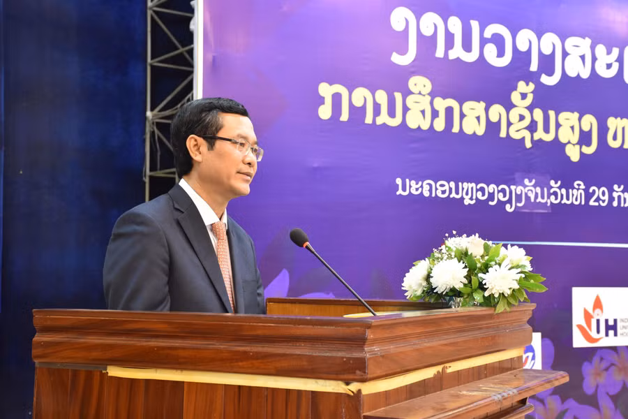 Thứ trưởng Bộ GD&amp;ĐT Nguyễn Văn Phúc phát biểu khai mạc triển lãm.