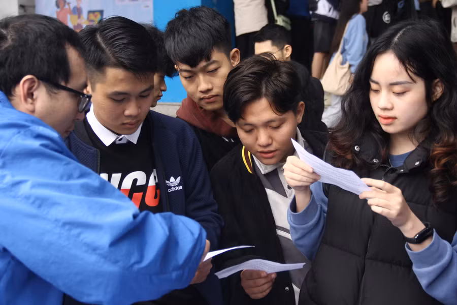 Sinh viên Trường ĐH Sư phạm Nghệ thuật Trung ương tại Ngày hội việc làm năm 2024 do nhà trường tổ chức. Ảnh: TG Sinh viên Trường ĐH Sư phạm Nghệ thuật Trung ương tại Ngày hội việc làm năm 2024 do nhà trường tổ chức. Ảnh: TG
