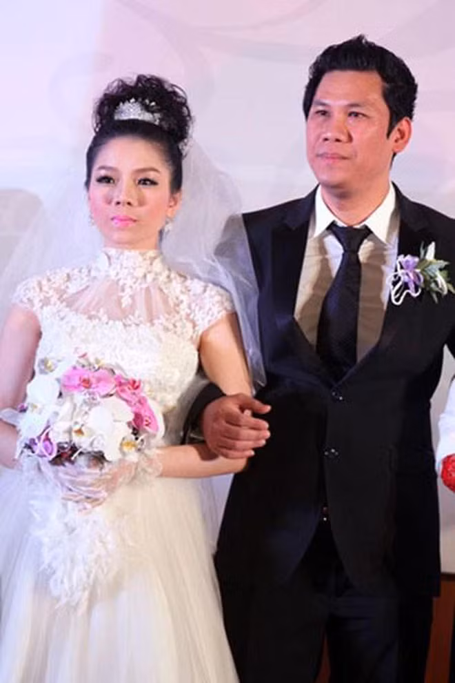 Nữ ca sĩ kết hôn với doanh nhân Lê Đức Huy đầu năm 2011.