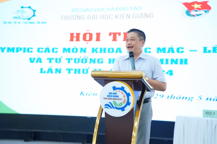TS Nguyễn Hữu Thọ - Phó Hiệu trưởng Trường ĐH Kiên Giang phát biểu tại hội thi. TS Nguyễn Hữu Thọ - Phó Hiệu trưởng Trường ĐH Kiên Giang phát biểu tại hội thi.
