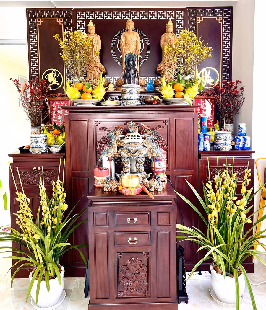 Diễn viên Hiệp Hòa bày tỏ: "23 tháng chạp đưa ông bà Táo về trời. Chúc Ông Bà Táo thuận buồm xuôi gió và thượng lộ bình an - giao thừa con đón ông bà về lại nhà của chúng ta nhé ạ!". Diễn viên Hiệp Hòa bày tỏ: "23 tháng chạp đưa ông bà Táo về trời. Chúc Ông Bà Táo thuận buồm xuôi gió và thượng lộ bình an - giao thừa con đón ông bà về lại nhà của chúng ta nhé ạ!".