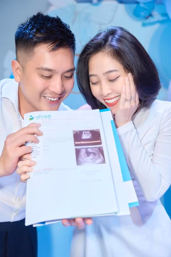 Liêu Hà Trinh thông báo đang mang thai con đầu lòng. Liêu Hà Trinh thông báo đang mang thai con đầu lòng.