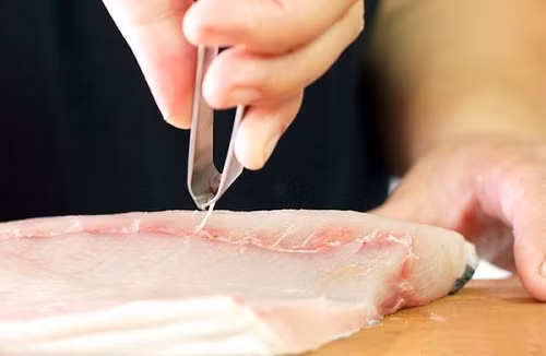 Cách lọc xương cá vừa nhanh vừa sạch, ăn không lo bị hóc ảnh 1