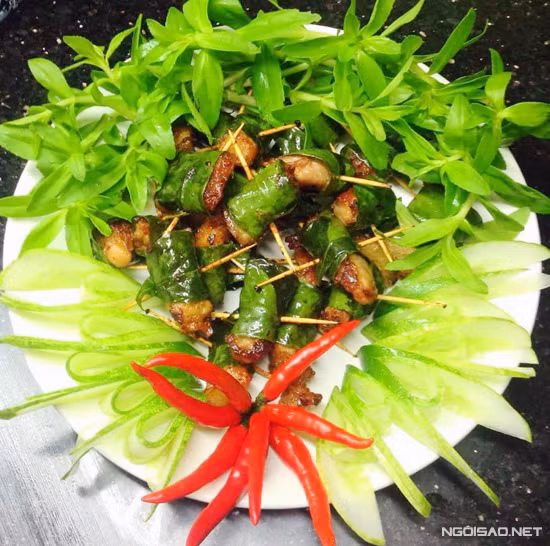 Thịt ba chỉ cuộn lá móc mật chiên