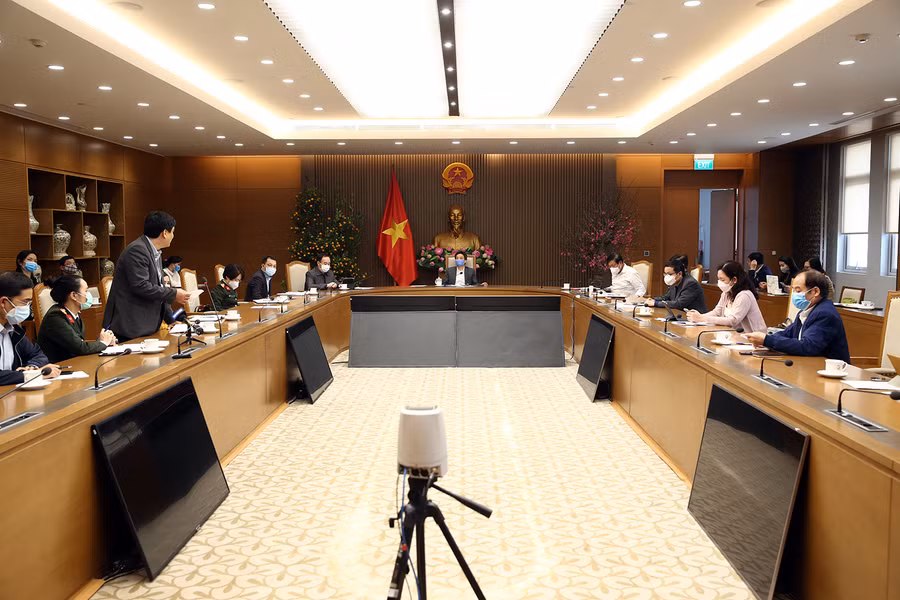 Thành viên Ban Chỉ đạo cho rằng qua thực tiễn chống dịch 10 ngày qua, các địa phương rất cần bình tĩnh ứng phó, tránh ban hành những quy định hay những việc làm gây sốc cho xã hội.Ảnh: VGP/Đình Nam.