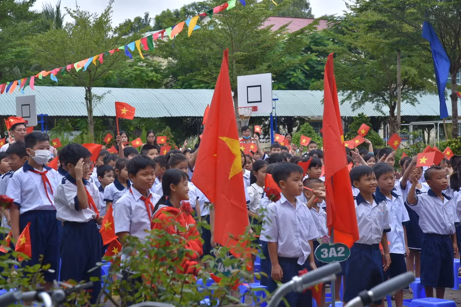 Học sinh phấn khởi trong ngày Khai giảng. Học sinh phấn khởi trong ngày Khai giảng.